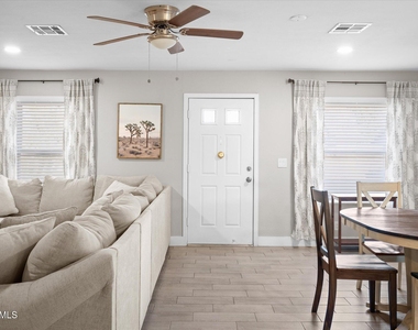 1211 W Palomino Drive - Photo Thumbnail 5