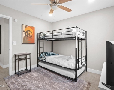 1211 W Palomino Drive - Photo Thumbnail 16