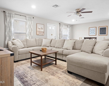 1211 W Palomino Drive - Photo Thumbnail 7