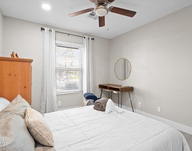 1211 W Palomino Drive - Photo Thumbnail 21
