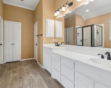 101 Independence Place - Photo Thumbnail 5