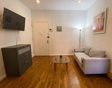 West 51st Street - Photo Thumbnail 2