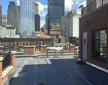 West 51st Street - Photo Thumbnail 7