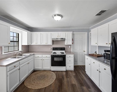 813 N Winnsboro Street - Photo Thumbnail 8