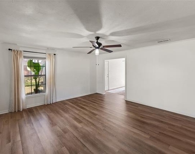 813 N Winnsboro Street - Photo Thumbnail 4