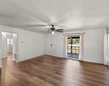813 N Winnsboro Street - Photo Thumbnail 5