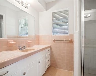7005 Kingsbury Drive - Photo Thumbnail 5