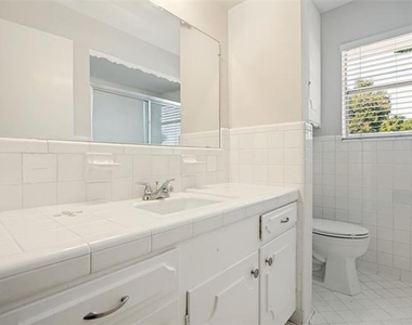 7005 Kingsbury Drive - Photo Thumbnail 7