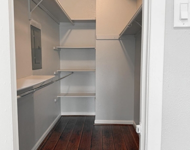 8601 Park Lane - Photo Thumbnail 13