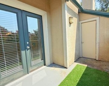 8601 Park Lane - Photo Thumbnail 12