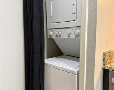 8601 Park Lane - Photo Thumbnail 11