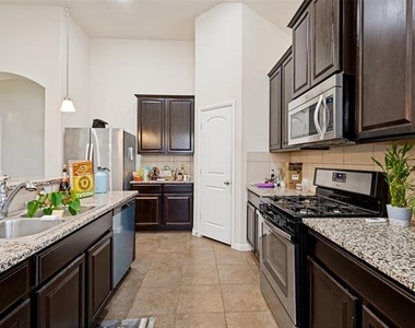 929 Green Coral Drive - Photo Thumbnail 10