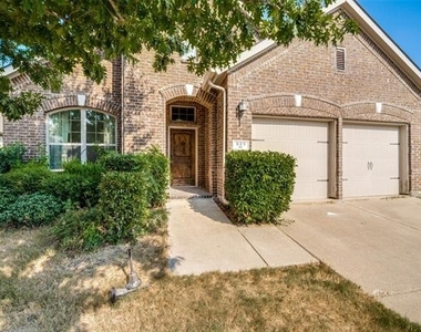 929 Green Coral Drive - Photo Thumbnail 2