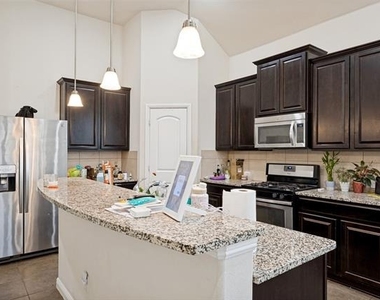 929 Green Coral Drive - Photo Thumbnail 9