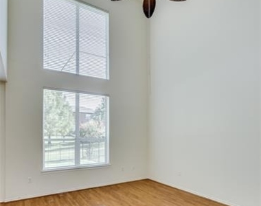 1041 Colonial Drive - Photo Thumbnail 6