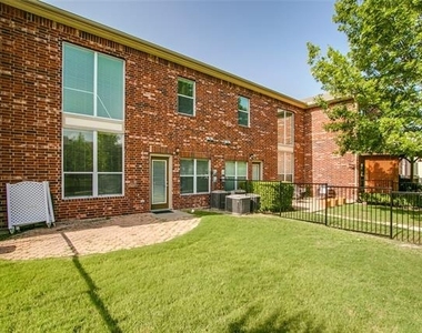 1041 Colonial Drive - Photo Thumbnail 23