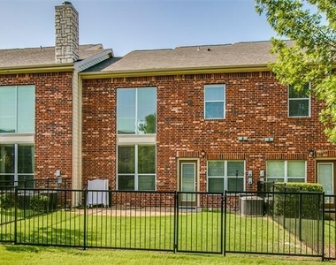 1041 Colonial Drive - Photo Thumbnail 22