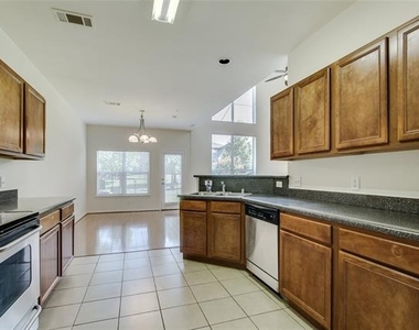 1041 Colonial Drive - Photo Thumbnail 13