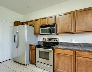 1041 Colonial Drive - Photo Thumbnail 12