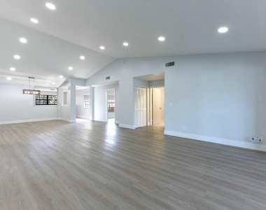 22791 Trelawny Terrace - Photo Thumbnail 3