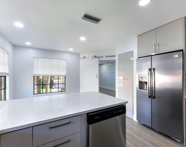 22791 Trelawny Terrace - Photo Thumbnail 8