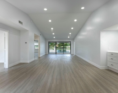 22791 Trelawny Terrace - Photo Thumbnail 22