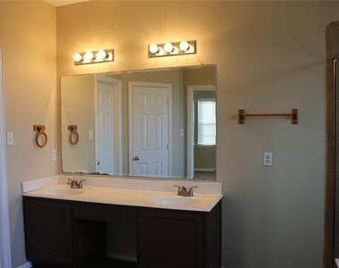 327 Regency Drive - Photo Thumbnail 21