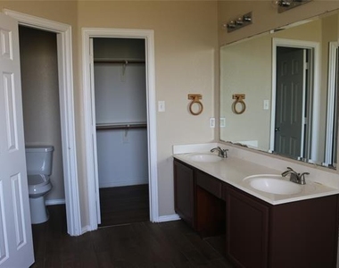 327 Regency Drive - Photo Thumbnail 22