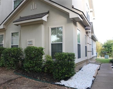 327 Regency Drive - Photo Thumbnail 27