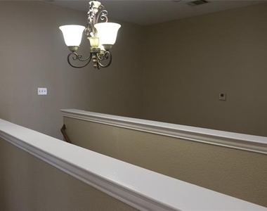 327 Regency Drive - Photo Thumbnail 15