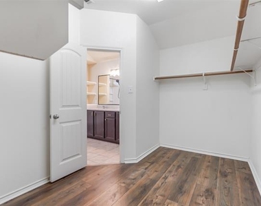 6353 Seagull Lane - Photo Thumbnail 13