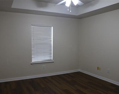 629 Park Place Drive - Photo Thumbnail 16