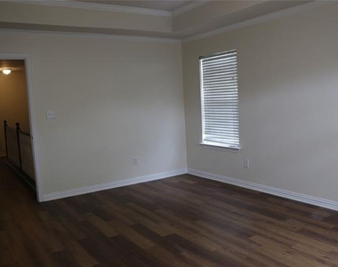 629 Park Place Drive - Photo Thumbnail 20