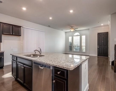 1029 Zachary Way - Photo Thumbnail 5