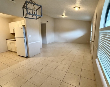 5205 Se Primrose Way - Photo Thumbnail 2