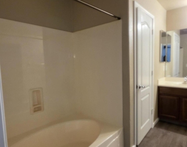 42065 W Hillman Drive - Photo Thumbnail 11