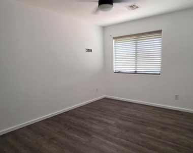 42065 W Hillman Drive - Photo Thumbnail 7