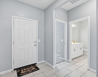 1692 W Aztec Drive - Photo Thumbnail 23