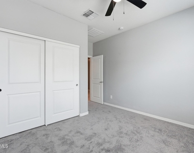1692 W Aztec Drive - Photo Thumbnail 17