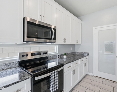 1692 W Aztec Drive - Photo Thumbnail 31