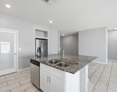 1692 W Aztec Drive - Photo Thumbnail 29