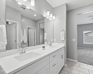 1692 W Aztec Drive - Photo Thumbnail 12