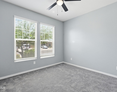 1692 W Aztec Drive - Photo Thumbnail 18