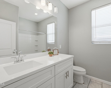 1692 W Aztec Drive - Photo Thumbnail 20
