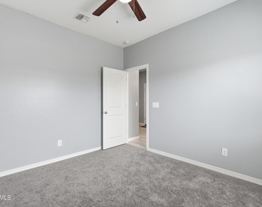 1692 W Aztec Drive - Photo Thumbnail 21
