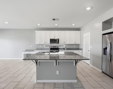 1692 W Aztec Drive - Photo Thumbnail 25