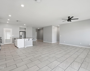 1692 W Aztec Drive - Photo Thumbnail 28