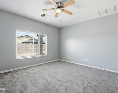 1692 W Aztec Drive - Photo Thumbnail 10