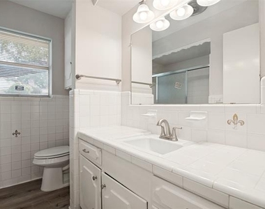 7003 Kingsbury Drive - Photo Thumbnail 7