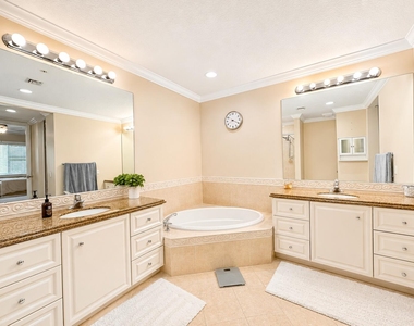 15 Harbour Isle Drive W - Photo Thumbnail 5